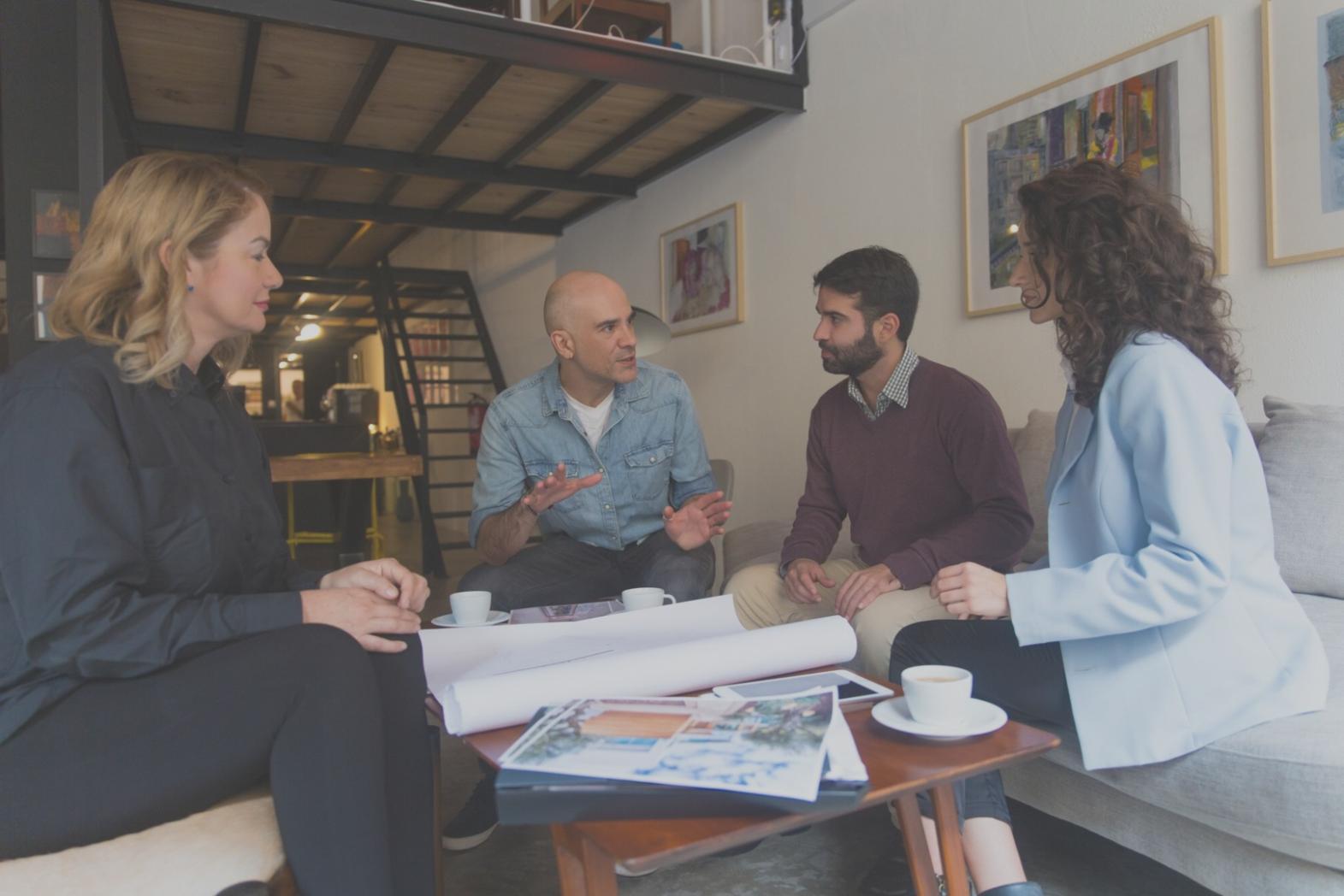 Análisis financiero profesional en el lugar de trabajo