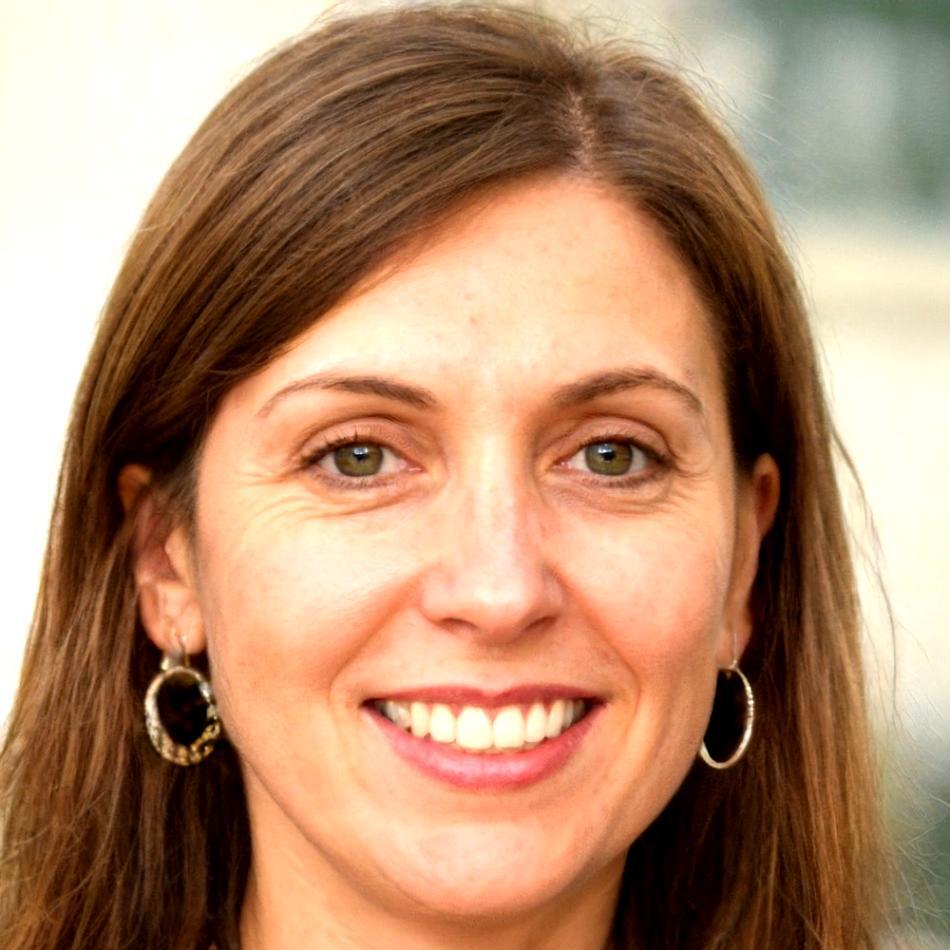 Dra. Sara Müller - Experta en Análisis ESG